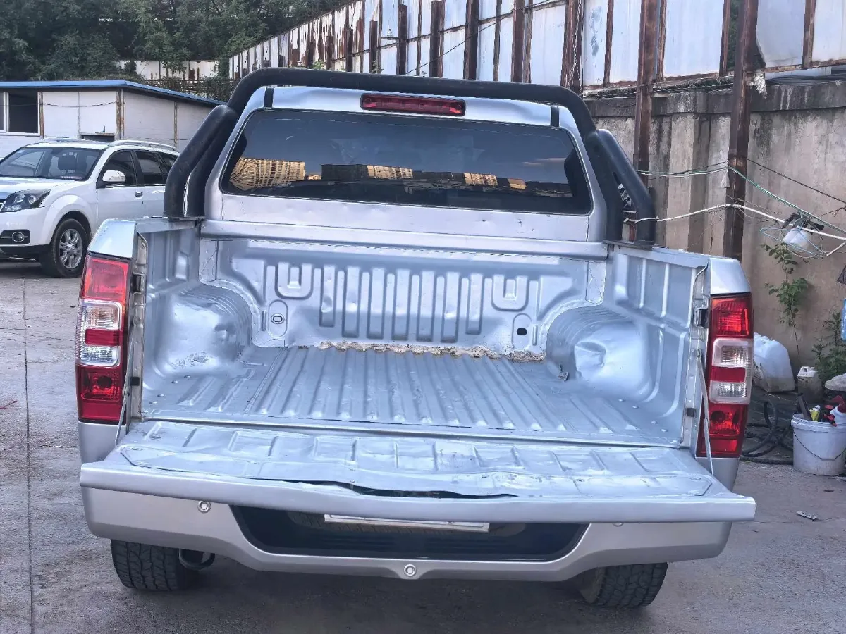 2022 Isuzu RE-MAX Jim 2.4T 211HP L4 5MT,autocango,china used car exporter,china ev exporter,chinese used car exporter,chinese used ev exporter