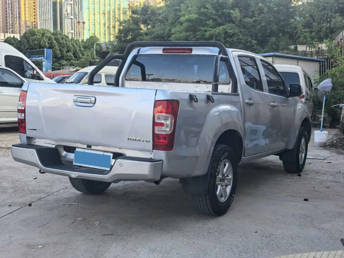 2022 Isuzu RE-MAX Jim 2.4T 211HP L4 5MT,autocango,china used car exporter,china ev exporter,chinese used car exporter,chinese used ev exporter