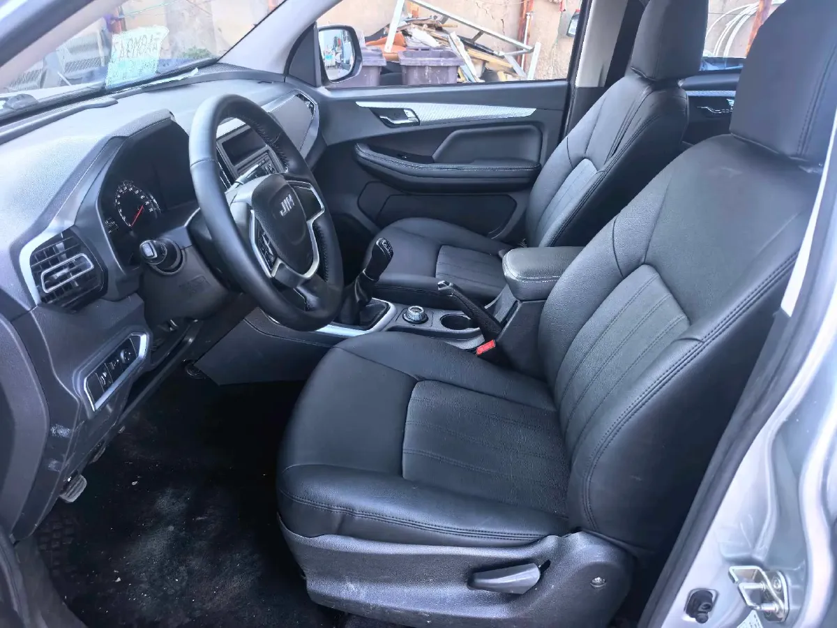 2022 Isuzu RE-MAX Jim 2.4T 211HP L4 5MT,autocango,china used car exporter,china ev exporter,chinese used car exporter,chinese used ev exporter