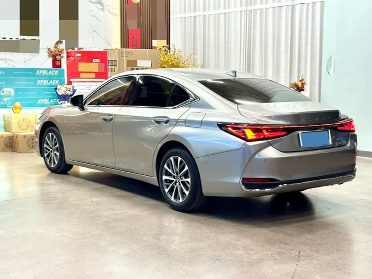 2025 Lexus ES 2.0L 173HP L4 CVT,autocango,china used car exporter,china ev exporter,chinese used car exporter,chinese used ev exporter