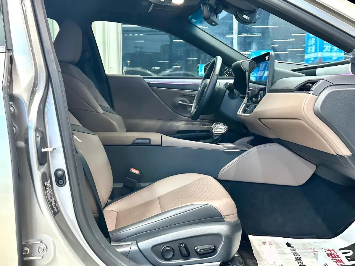 2025 Lexus ES 2.0L 173HP L4 CVT,autocango,china used car exporter,china ev exporter,chinese used car exporter,chinese used ev exporter