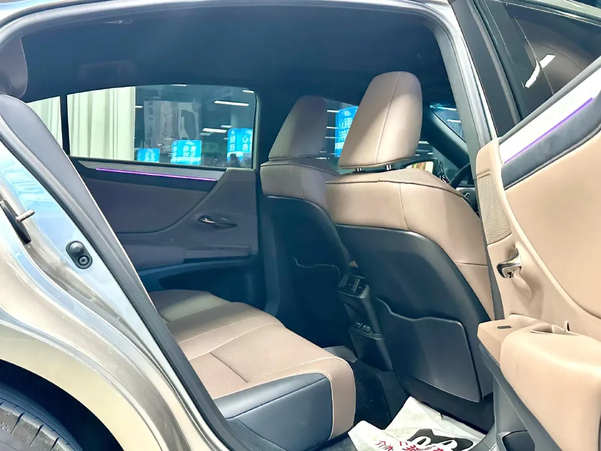 2025 Lexus ES 2.0L 173HP L4 CVT,autocango,china used car exporter,china ev exporter,chinese used car exporter,chinese used ev exporter