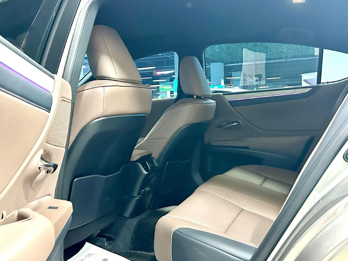 2025 Lexus ES 2.0L 173HP L4 CVT,autocango,china used car exporter,china ev exporter,chinese used car exporter,chinese used ev exporter
