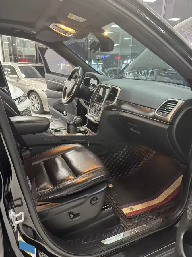 2017 Jeep Grand Cherokee 3.0L 234HP V6 8AT,autocango,china used car exporter,china ev exporter,chinese used car exporter,chinese used ev exporter