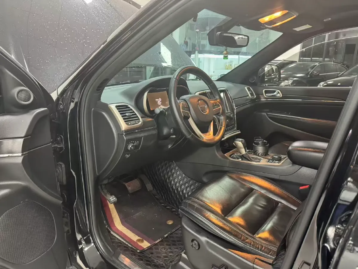 2017 Jeep Grand Cherokee 3.0L 234HP V6 8AT,autocango,china used car exporter,china ev exporter,chinese used car exporter,chinese used ev exporter