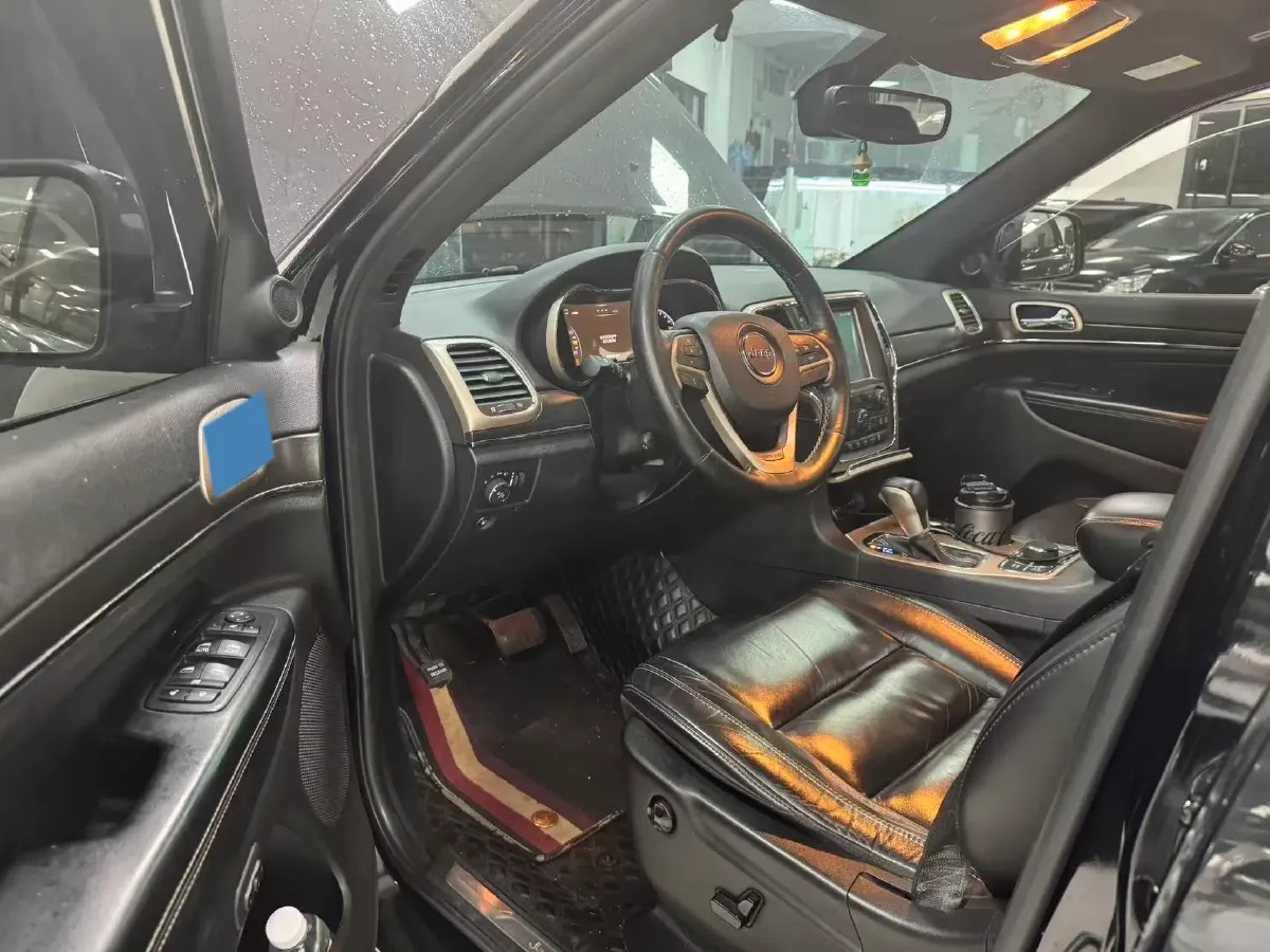 2017 Jeep Grand Cherokee 3.0L 234HP V6 8AT,autocango,china used car exporter,china ev exporter,chinese used car exporter,chinese used ev exporter