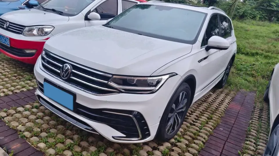 2024 Volkswagen Tiguan L 2.0T 186HP L4 7DCT,autocango,china used car exporter,china ev exporter,chinese used car exporter,chinese used ev exporter