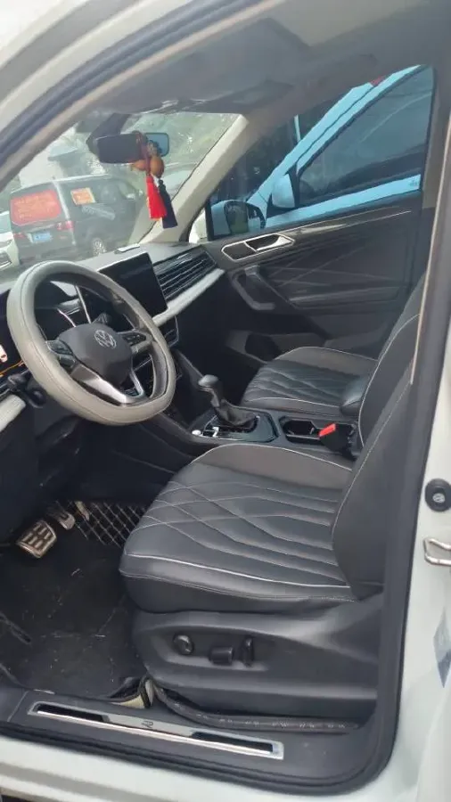 2024 Volkswagen Tiguan L 2.0T 186HP L4 7DCT,autocango,china used car exporter,china ev exporter,chinese used car exporter,chinese used ev exporter