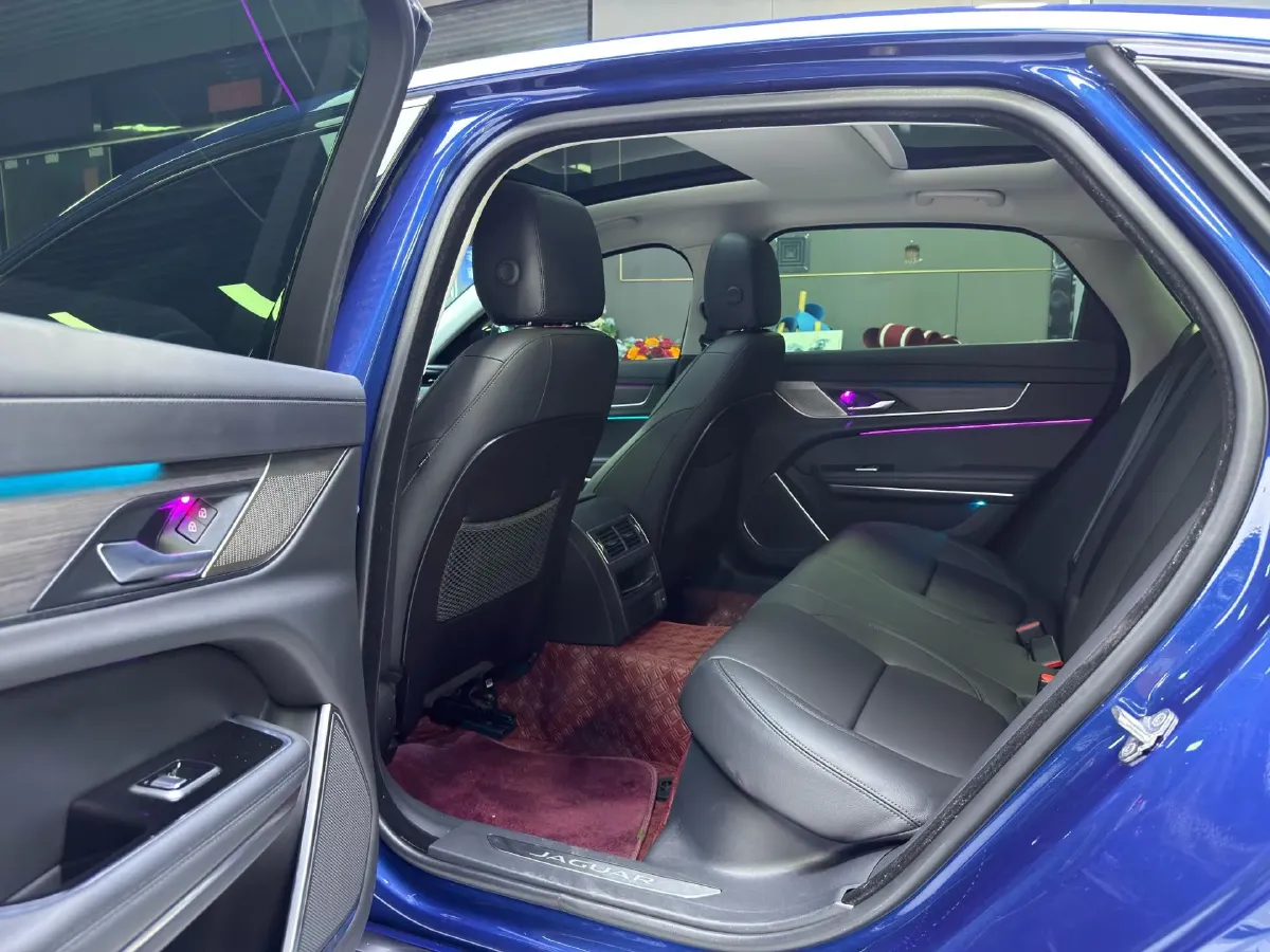 2022 Jaguar XFL 2.0T 200HP L4 8AT,autocango,china used car exporter,china ev exporter,chinese used car exporter,chinese used ev exporter