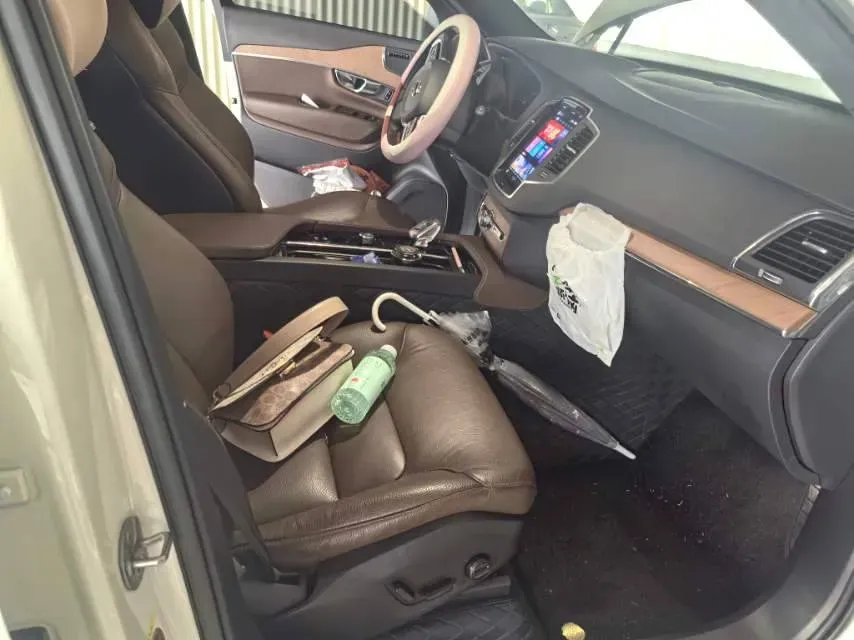 2023 Volvo XC90 2.0T 250HP L4 8AT,autocango,china used car exporter,china ev exporter,chinese used car exporter,chinese used ev exporter