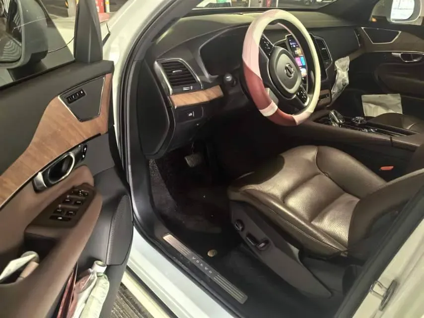 2023 Volvo XC90 2.0T 250HP L4 8AT,autocango,china used car exporter,china ev exporter,chinese used car exporter,chinese used ev exporter