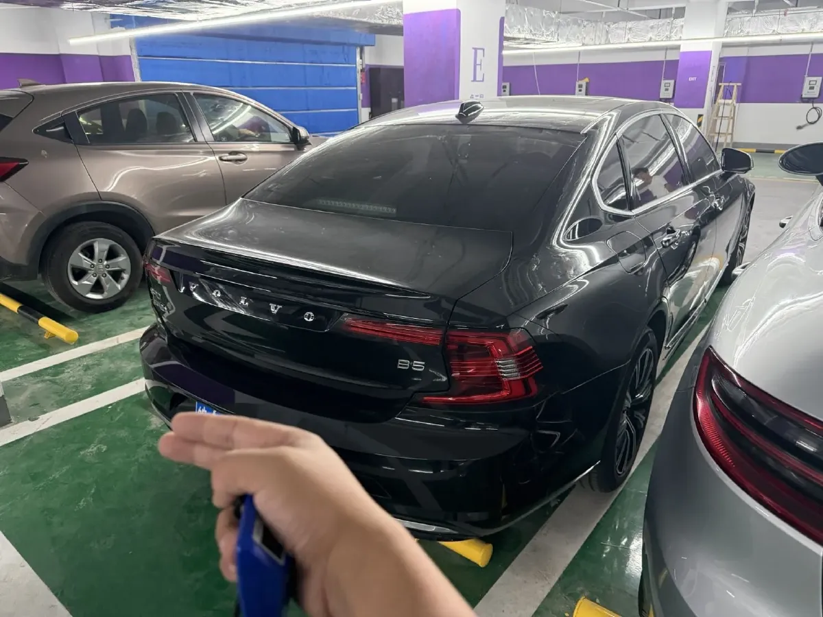 2022 Volvo S90 2.0T 250HP L4 8AT,autocango,china used car exporter,china ev exporter,chinese used car exporter,chinese used ev exporter