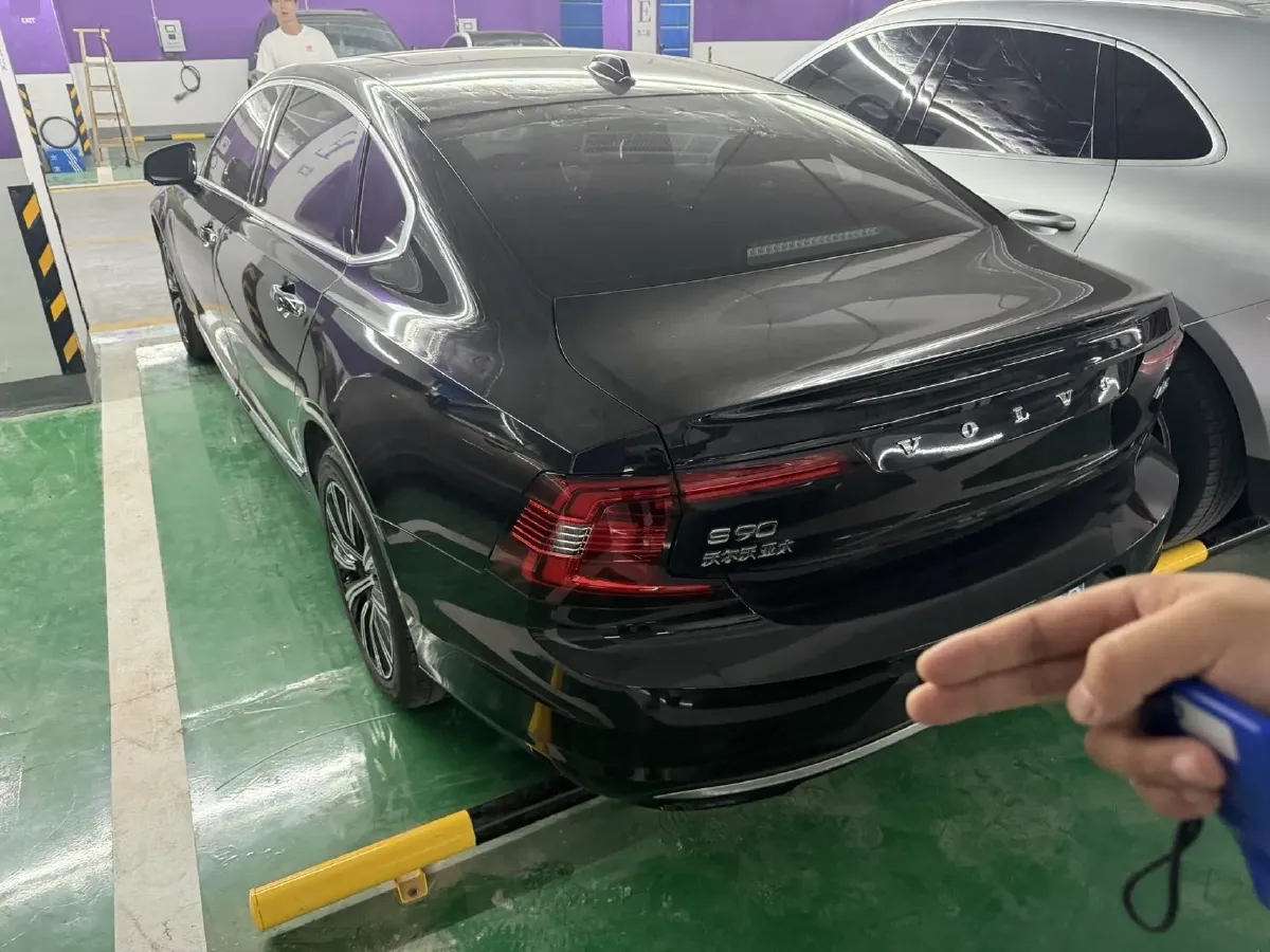 2022 Volvo S90 2.0T 250HP L4 8AT,autocango,china used car exporter,china ev exporter,chinese used car exporter,chinese used ev exporter