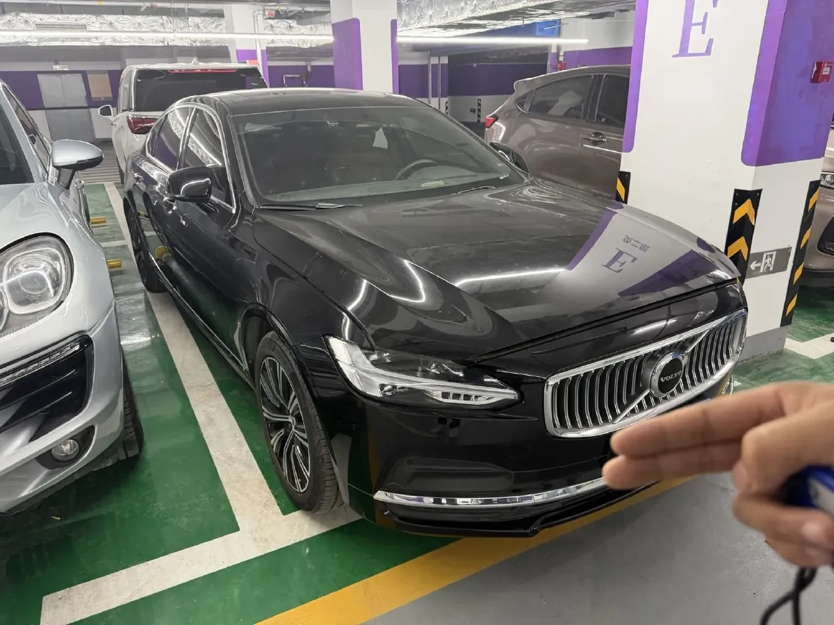 2022 Volvo S90 2.0T 250HP L4 8AT,autocango,china used car exporter,china ev exporter,chinese used car exporter,chinese used ev exporter