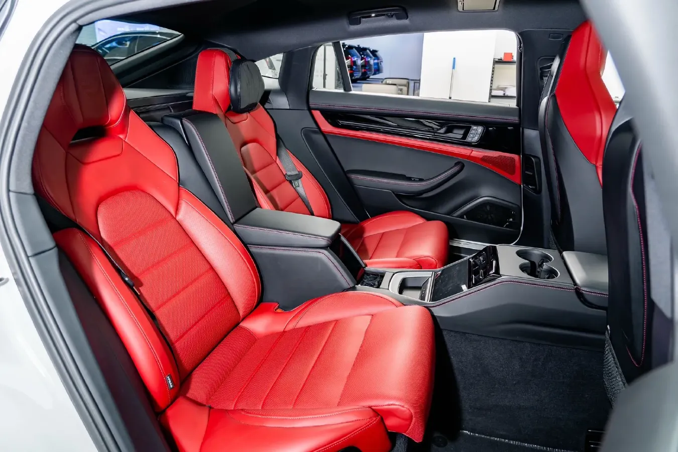 2024 Porsche Panamera 2.9T 353HP V6 8DCT,autocango,china used car exporter,china ev exporter,chinese used car exporter,chinese used ev exporter
