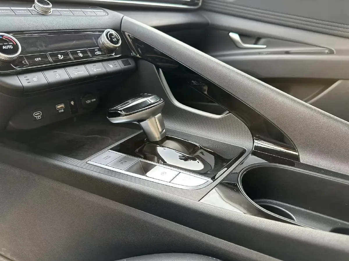 2023 Hyundai Elantra 1.5L 115HP L4 CVT,autocango,china used car exporter,china ev exporter,chinese used car exporter,chinese used ev exporter