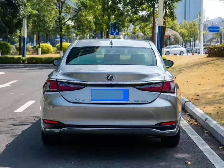 2023 Lexus ES 2.0L 173HP L4 CVT,autocango,china used car exporter,china ev exporter,chinese used car exporter,chinese used ev exporter