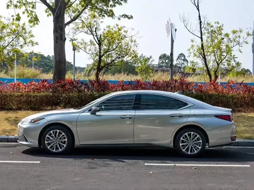 2023 Lexus ES 2.0L 173HP L4 CVT,autocango,china used car exporter,china ev exporter,chinese used car exporter,chinese used ev exporter