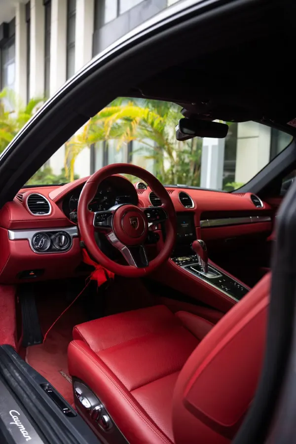 2023 Porsche 718 2.0T 250HP H4 7DCT,autocango,china used car exporter,china ev exporter,chinese used car exporter,chinese used ev exporter