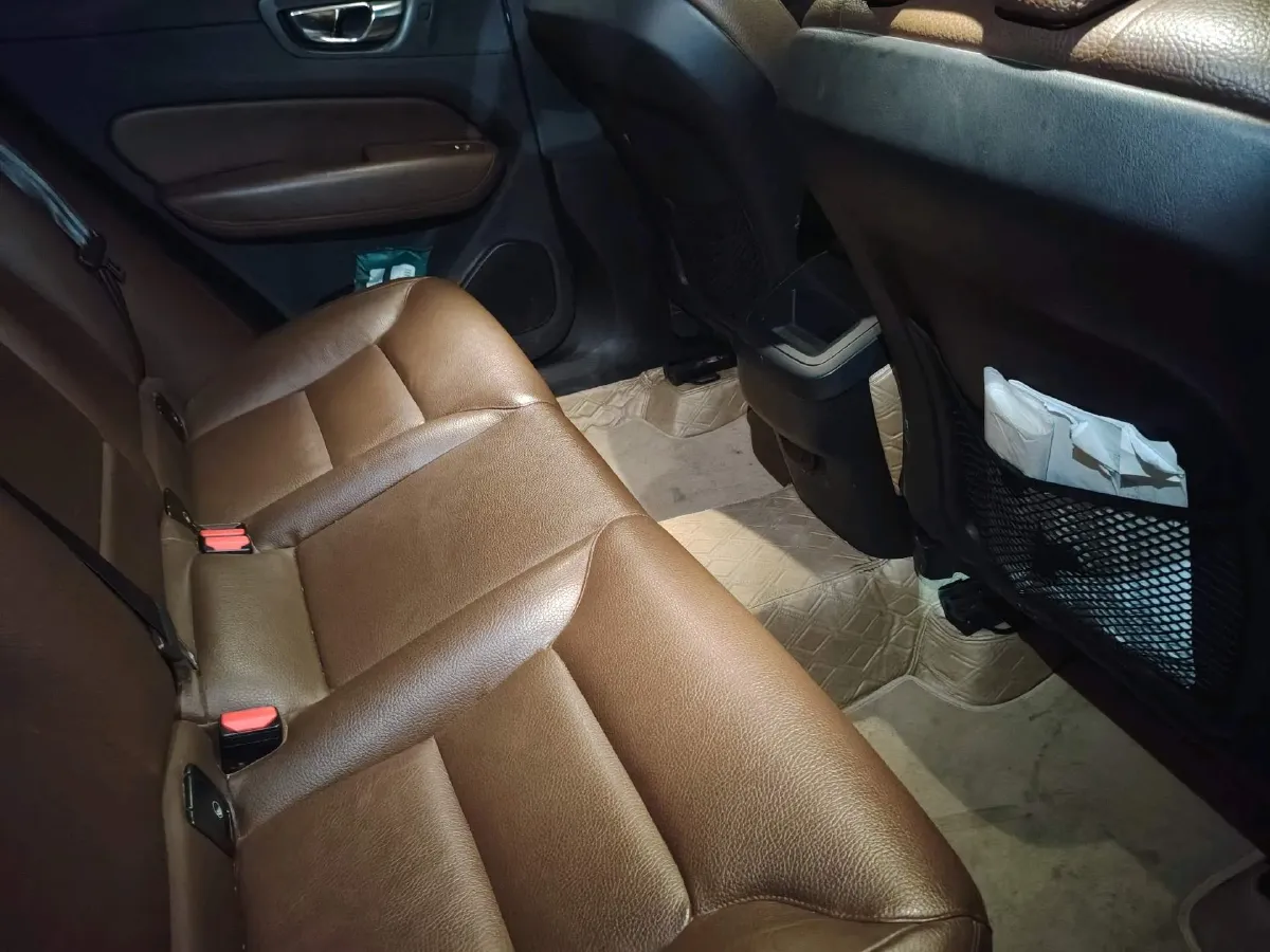 2021 Volvo XC60 2.0T 250HP L4 8AT,autocango,china used car exporter,china ev exporter,chinese used car exporter,chinese used ev exporter