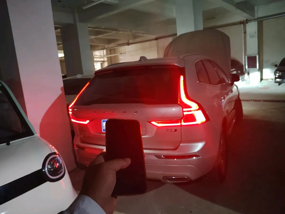 2021 Volvo XC60 2.0T 250HP L4 8AT,autocango,china used car exporter,china ev exporter,chinese used car exporter,chinese used ev exporter