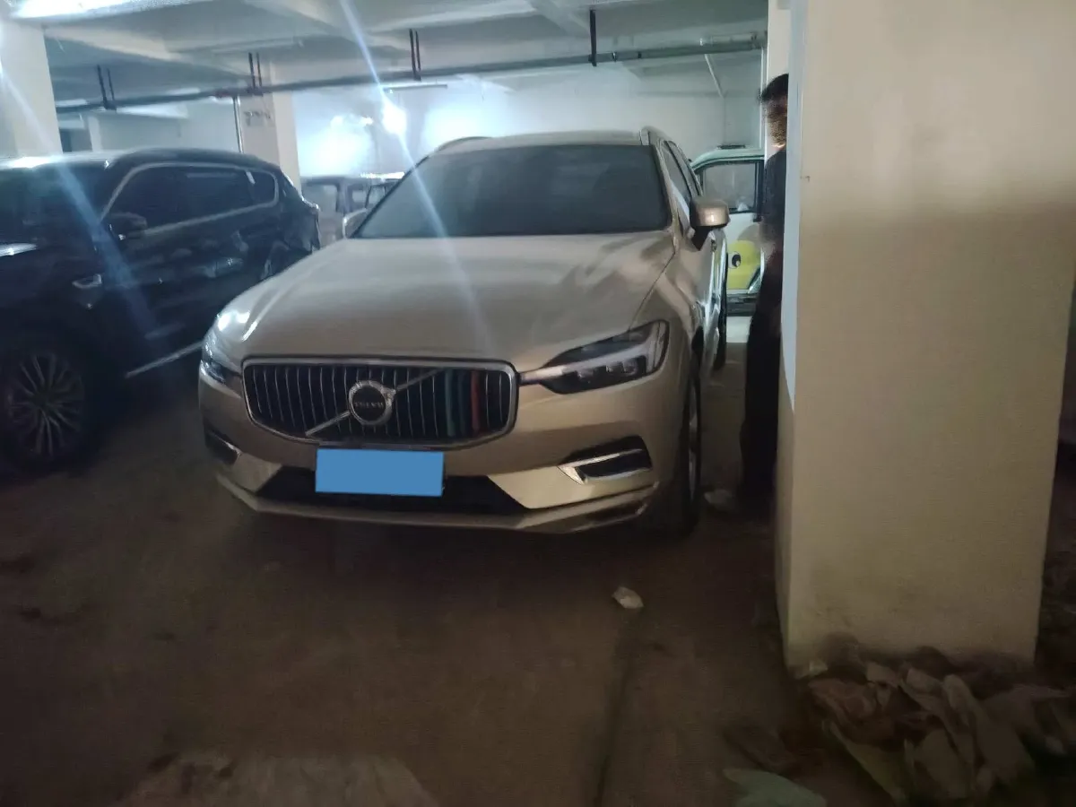 2021 Volvo XC60 2.0T 250HP L4 8AT,autocango,china used car exporter,china ev exporter,chinese used car exporter,chinese used ev exporter