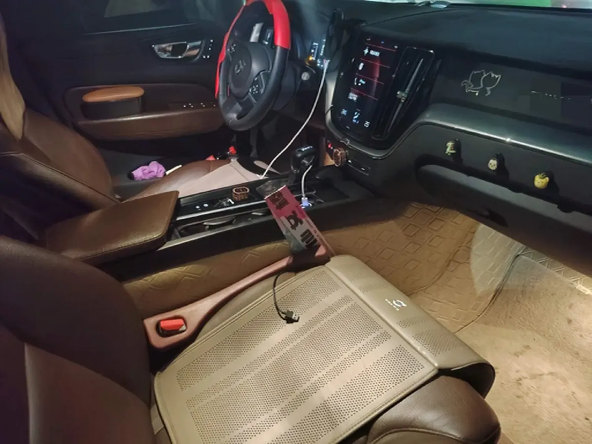 2021 Volvo XC60 2.0T 250HP L4 8AT,autocango,china used car exporter,china ev exporter,chinese used car exporter,chinese used ev exporter