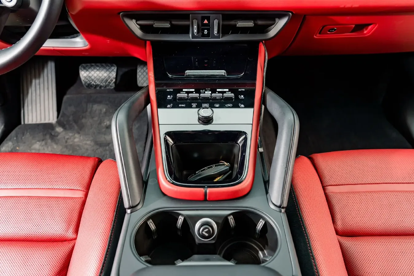 2024 Porsche Cayenne 3.0T 354HP V6 8AT,autocango,china used car exporter,china ev exporter,chinese used car exporter,chinese used ev exporter