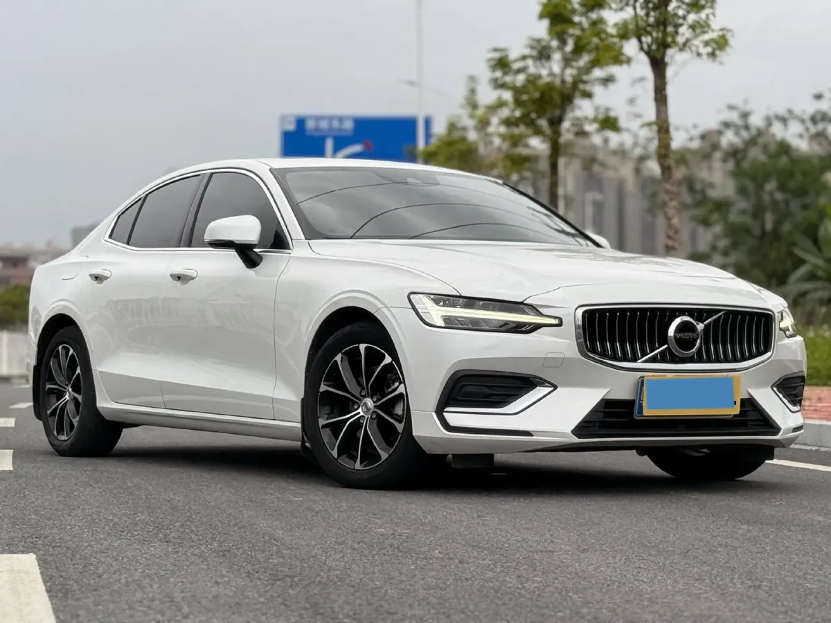 2022 Volvo S60 2.0T 197HP L4 8AT,autocango,china used car exporter,china ev exporter,chinese used car exporter,chinese used ev exporter