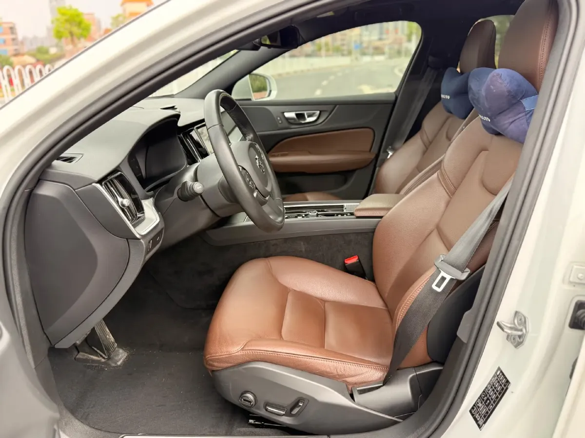 2022 Volvo S60 2.0T 197HP L4 8AT,autocango,china used car exporter,china ev exporter,chinese used car exporter,chinese used ev exporter