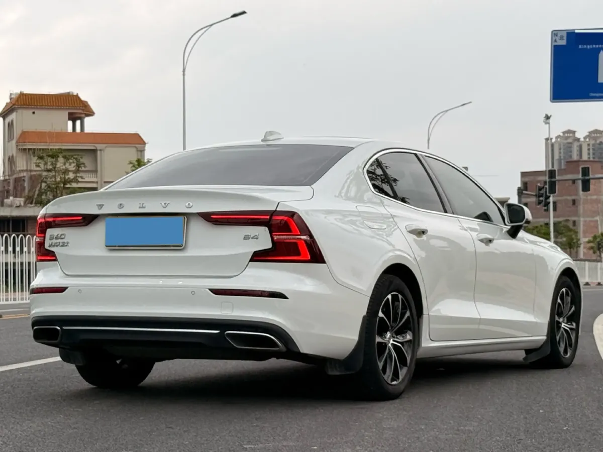2022 Volvo S60 2.0T 197HP L4 8AT,autocango,china used car exporter,china ev exporter,chinese used car exporter,chinese used ev exporter