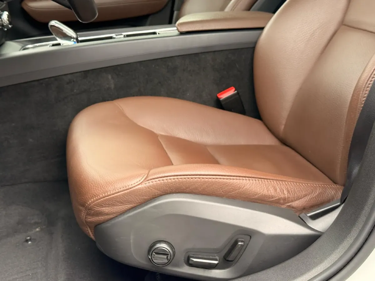 2022 Volvo S60 2.0T 197HP L4 8AT,autocango,china used car exporter,china ev exporter,chinese used car exporter,chinese used ev exporter