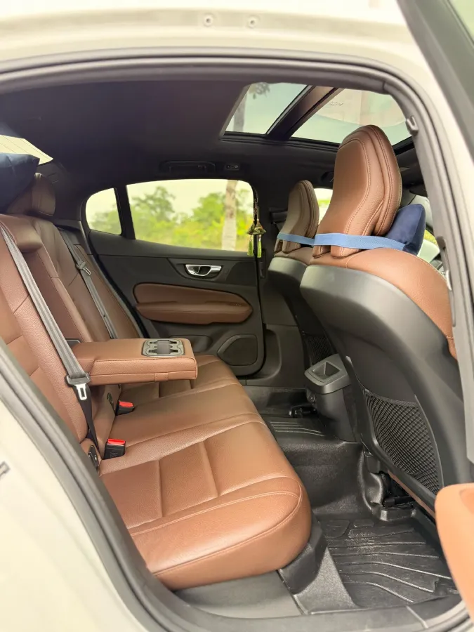 2022 Volvo S60 2.0T 197HP L4 8AT,autocango,china used car exporter,china ev exporter,chinese used car exporter,chinese used ev exporter