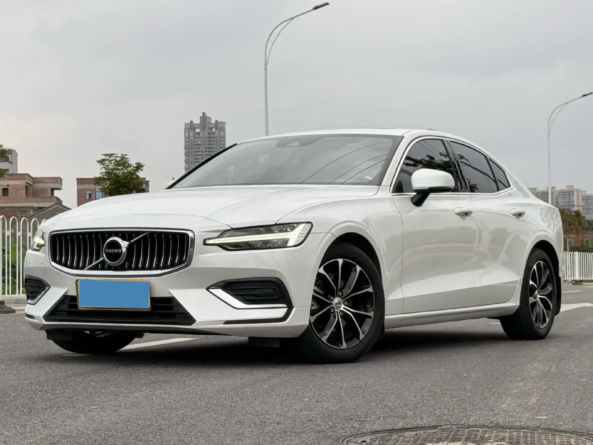 2022 Volvo S60 2.0T 197HP L4 8AT,autocango,china used car exporter,china ev exporter,chinese used car exporter,chinese used ev exporter