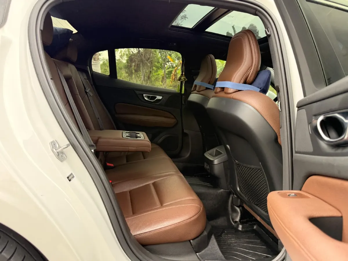 2022 Volvo S60 2.0T 197HP L4 8AT,autocango,china used car exporter,china ev exporter,chinese used car exporter,chinese used ev exporter