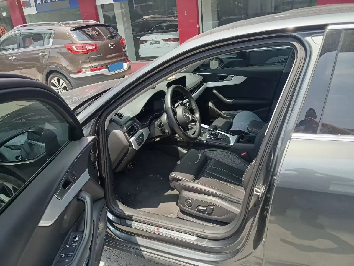 2022 Audi A4L 2.0T 190HP L4 7DCT,autocango,china used car exporter,china ev exporter,chinese used car exporter,chinese used ev exporter