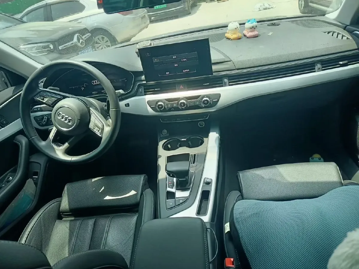 2022 Audi A4L 2.0T 190HP L4 7DCT,autocango,china used car exporter,china ev exporter,chinese used car exporter,chinese used ev exporter