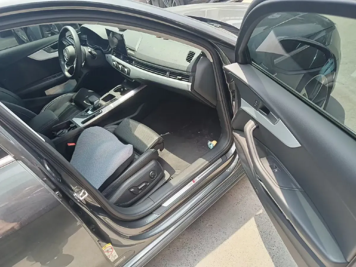 2022 Audi A4L 2.0T 190HP L4 7DCT,autocango,china used car exporter,china ev exporter,chinese used car exporter,chinese used ev exporter