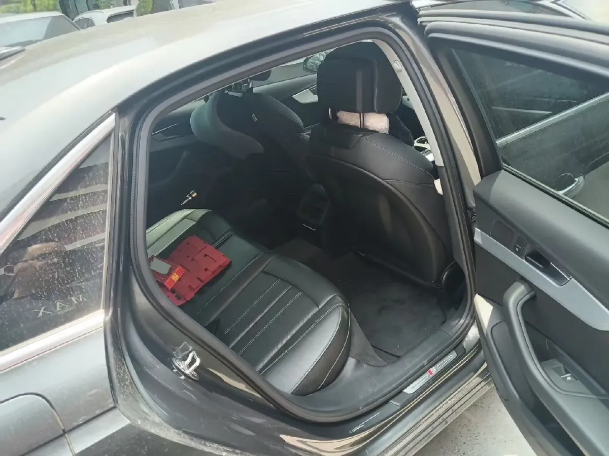 2022 Audi A4L 2.0T 190HP L4 7DCT,autocango,china used car exporter,china ev exporter,chinese used car exporter,chinese used ev exporter