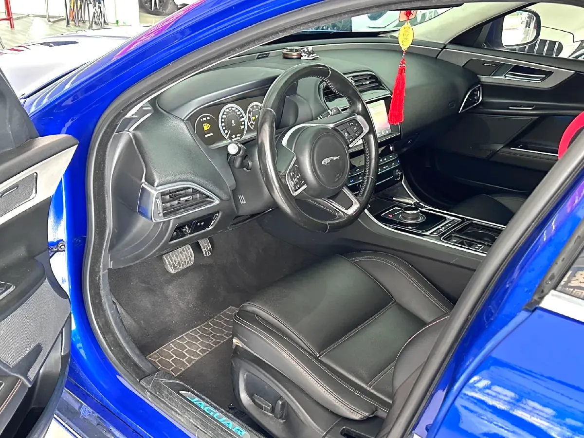 2019 Land Rover Discovery Sport 2.0T 200HP L4 9AT,autocango,china used car exporter,china ev exporter,chinese used car exporter,chinese used ev exporter