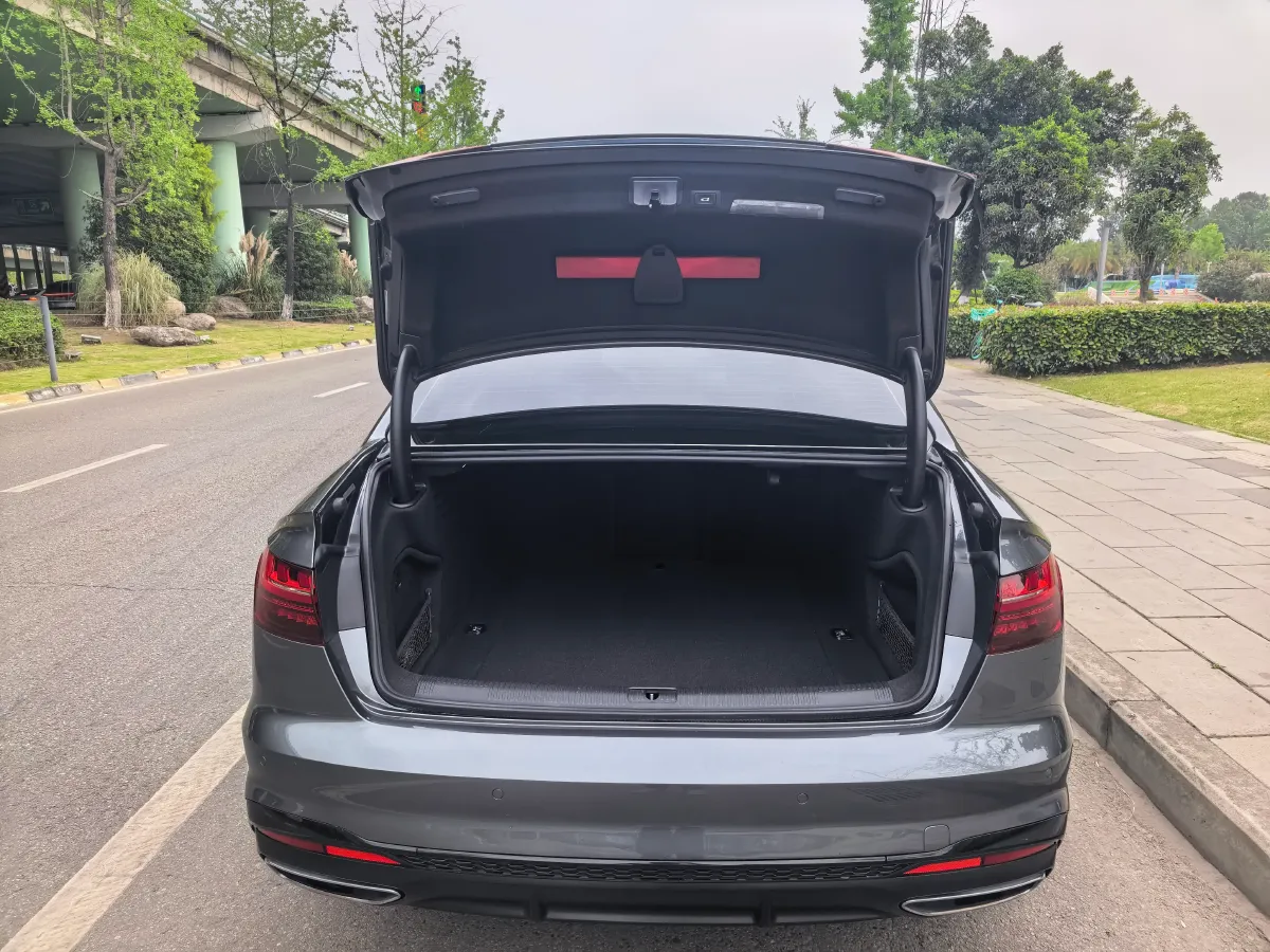 2022 Audi A4L 2.0T 190HP L4 7DCT,autocango,china used car exporter,china ev exporter,chinese used car exporter,chinese used ev exporter