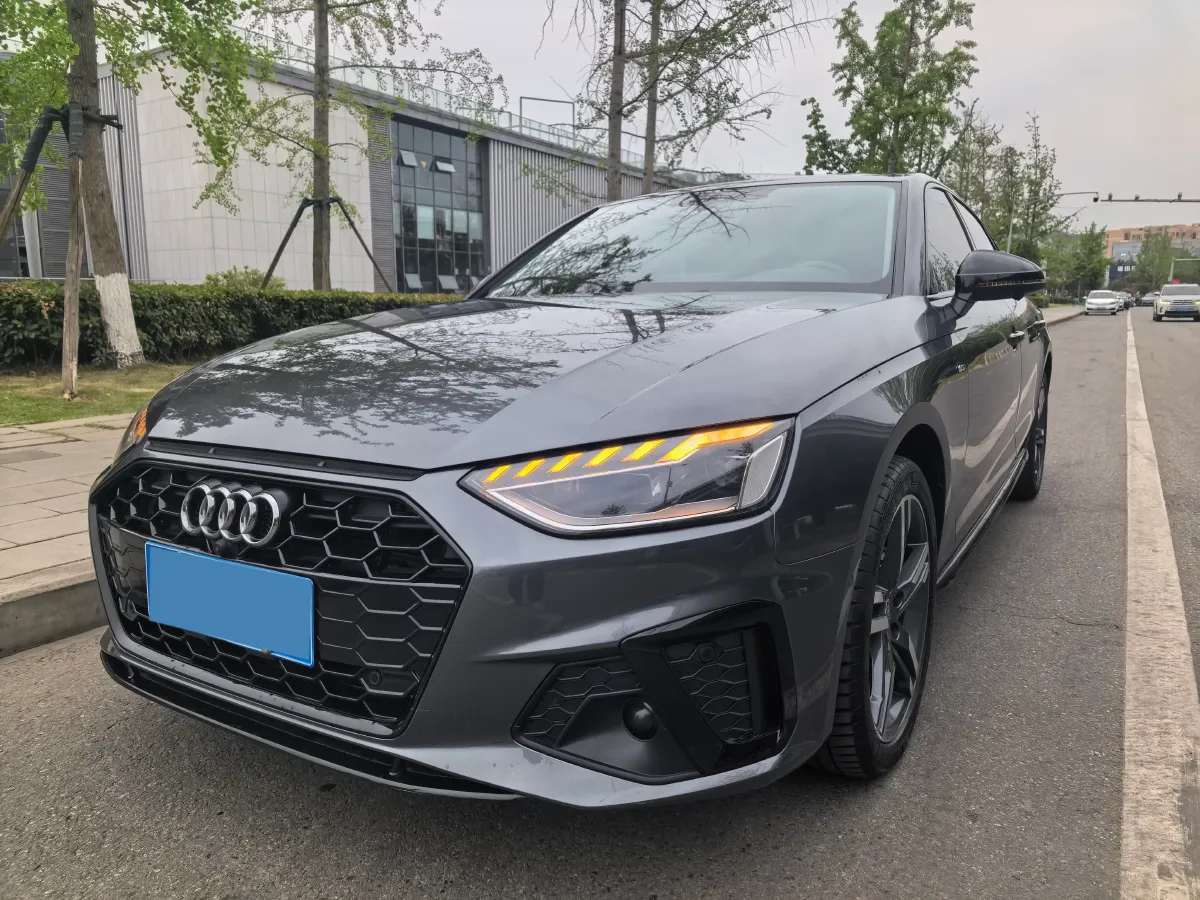 2022 Audi A4L 2.0T 190HP L4 7DCT,autocango,china used car exporter,china ev exporter,chinese used car exporter,chinese used ev exporter