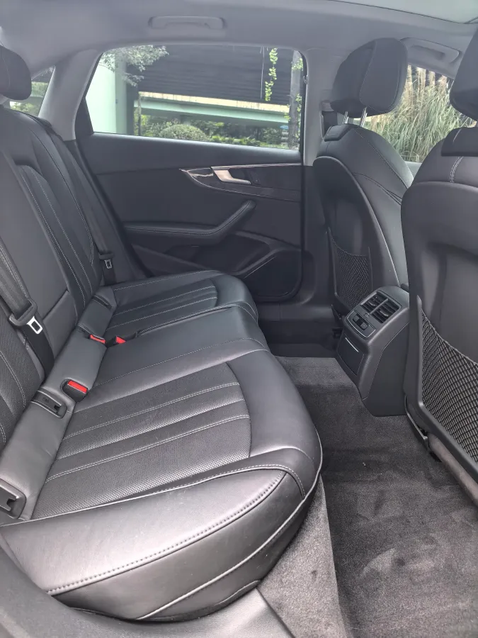 2022 Audi A4L 2.0T 190HP L4 7DCT,autocango,china used car exporter,china ev exporter,chinese used car exporter,chinese used ev exporter