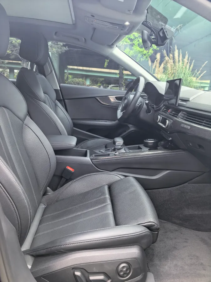 2022 Audi A4L 2.0T 190HP L4 7DCT,autocango,china used car exporter,china ev exporter,chinese used car exporter,chinese used ev exporter