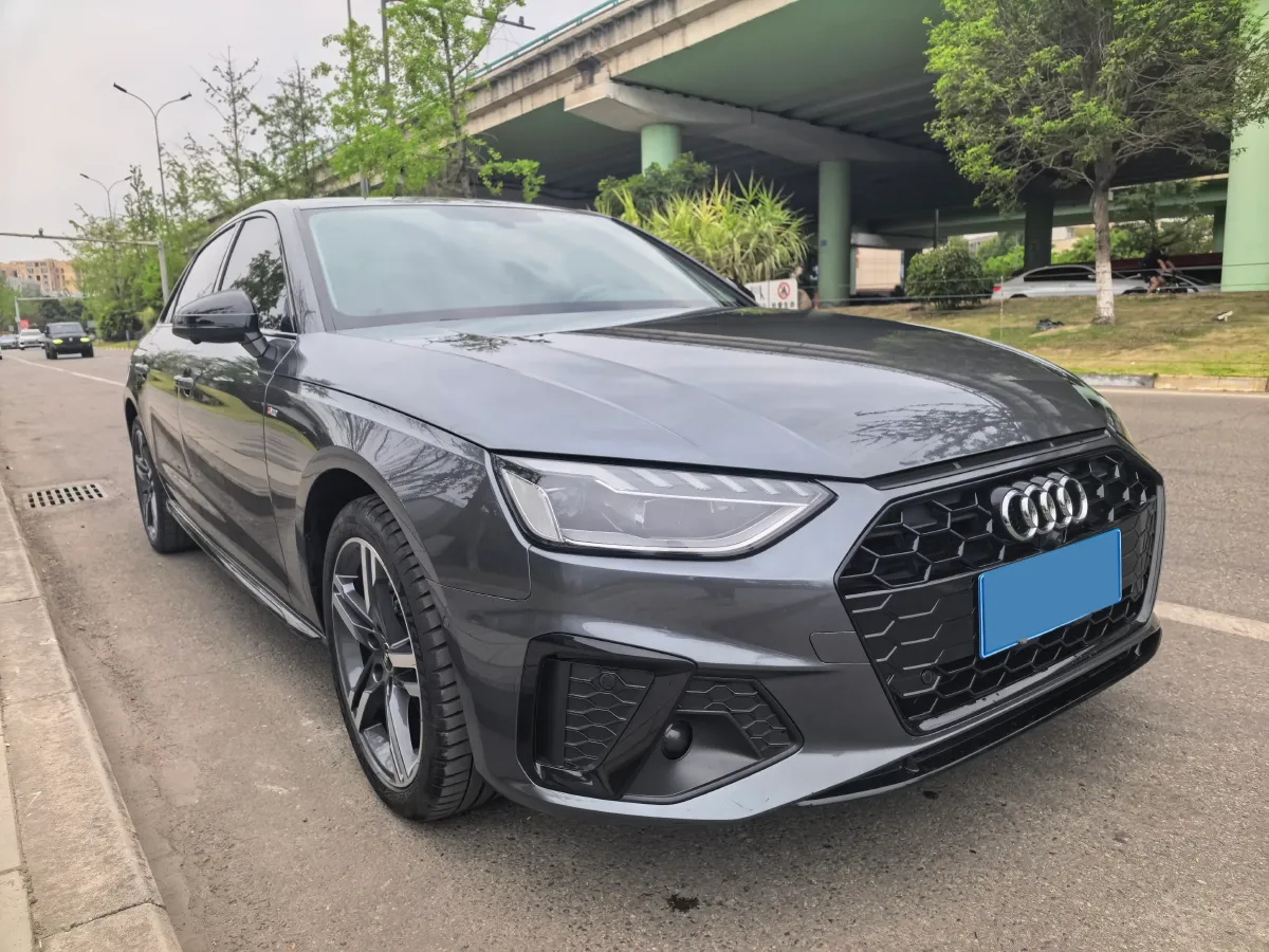 2022 Audi A4L 2.0T 190HP L4 7DCT,autocango,china used car exporter,china ev exporter,chinese used car exporter,chinese used ev exporter