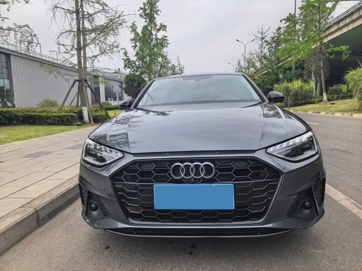 2022 Audi A4L 2.0T 190HP L4 7DCT,autocango,china used car exporter,china ev exporter,chinese used car exporter,chinese used ev exporter
