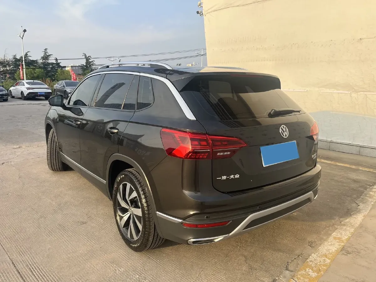 2019 Jeep Cherokee 2.0T 234HP L4 9AT,autocango,china used car exporter,china ev exporter,chinese used car exporter,chinese used ev exporter