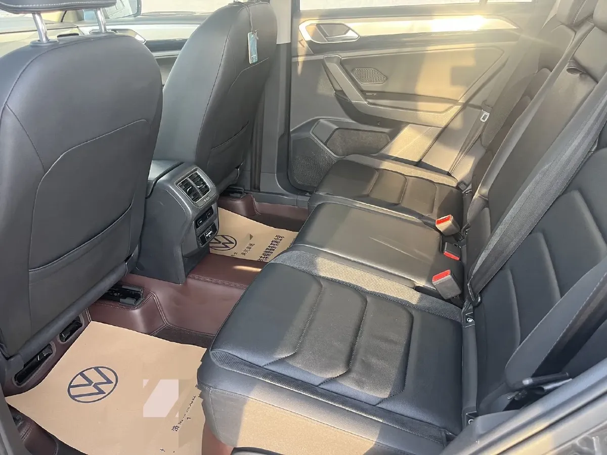2019 Jeep Cherokee 2.0T 234HP L4 9AT,autocango,china used car exporter,china ev exporter,chinese used car exporter,chinese used ev exporter