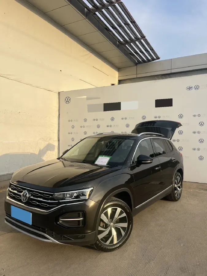 2019 Jeep Cherokee 2.0T 234HP L4 9AT,autocango,china used car exporter,china ev exporter,chinese used car exporter,chinese used ev exporter