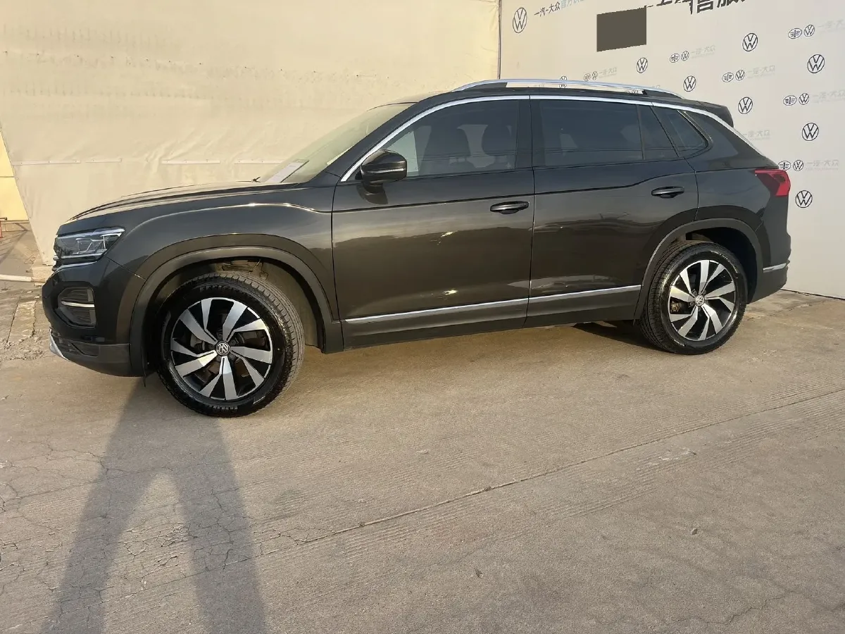 2019 Jeep Cherokee 2.0T 234HP L4 9AT,autocango,china used car exporter,china ev exporter,chinese used car exporter,chinese used ev exporter